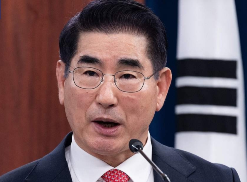 韩国法院决定继续拘留前国防部长金龙显 